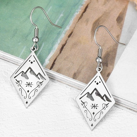 ACOTAR Velaris inspired earrings - Picture 4 of 5